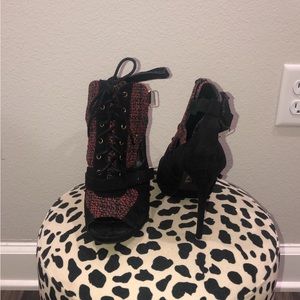 Size 9 red/black heeled open toe shoes!